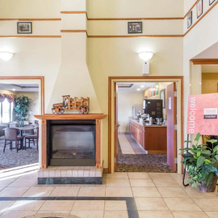 Quality Inn & Suites MidAmerica Industrial Park Area, 拉斯塔 — 照片 2