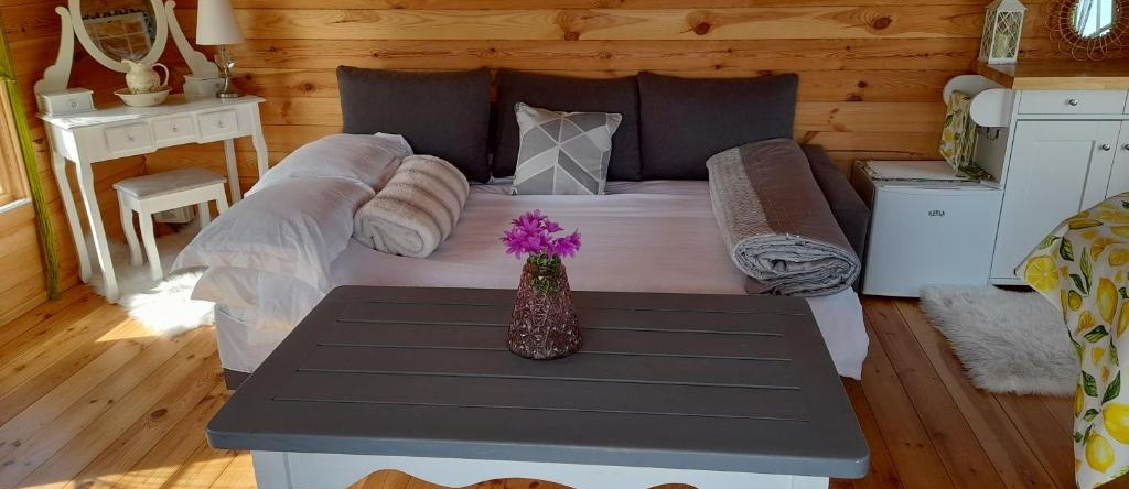 Log cabin retreat and luxury bell tent, 罗兰兹卡斯尔 — 照片 1