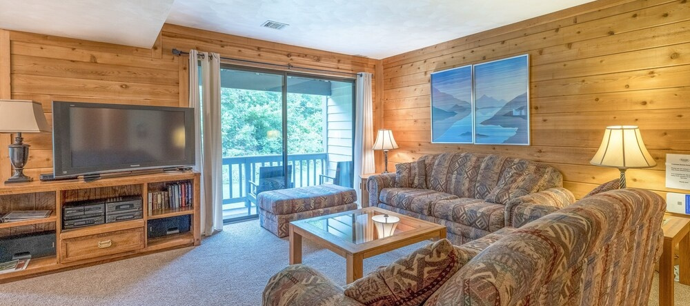 Seven Springs Stoneridge 3 Bedroom Deluxe Condo, Pet Friendly! by RedAwning, 七泉 — 照片 1