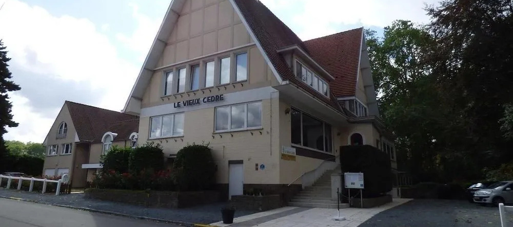 Auberge Du Vieux Cedre, Ангьен — фото 1