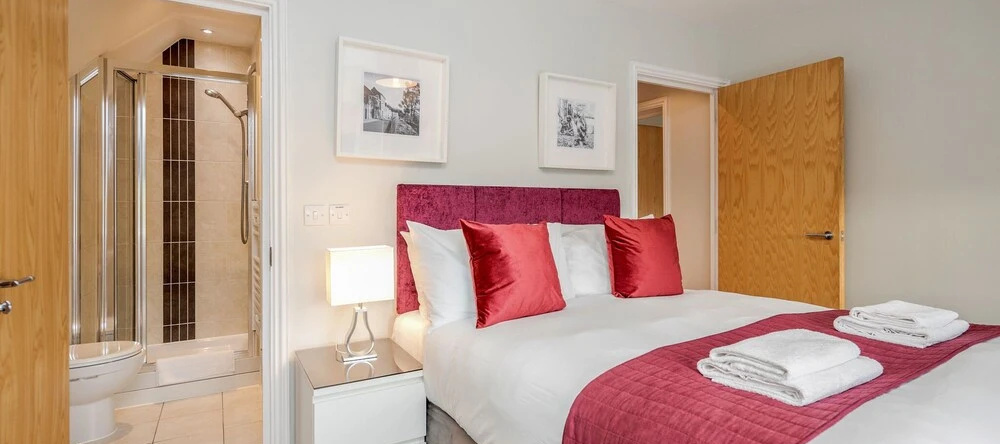 Roomspace Apartments -King Johns Place, Эгам — фото 1