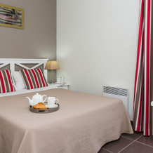 Modern apartment in the medieval Chinon in the Loire, 希农 — 照片 2