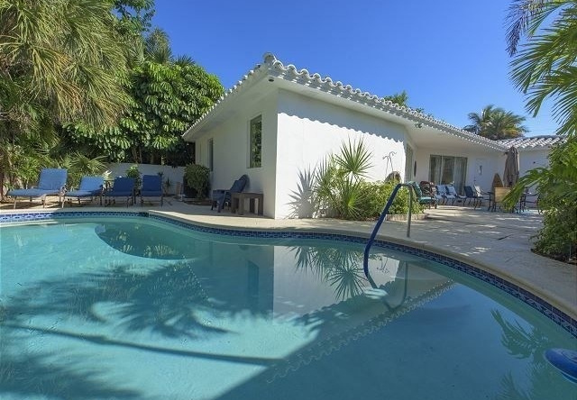 Salty Bungalow Casa Carmela, 劳德代尔堡 — 照片 1