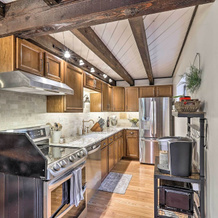 Woodsy Flagstaff Hideaway w/ Deck + Sunroom!, Kachina Village — photo 2