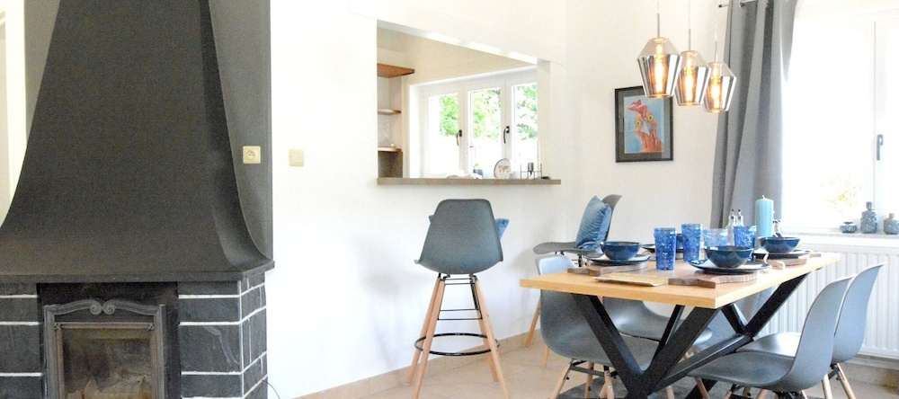 Modern Holiday Home in Waulsort with Terrace, 迪南 — 照片 1