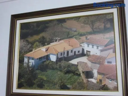 House With one Bedroom in Vale de Colméias, With Furnished Terrace and Wifi - 50 km From the Beach, 米兰达-杜科武 — 照片 1