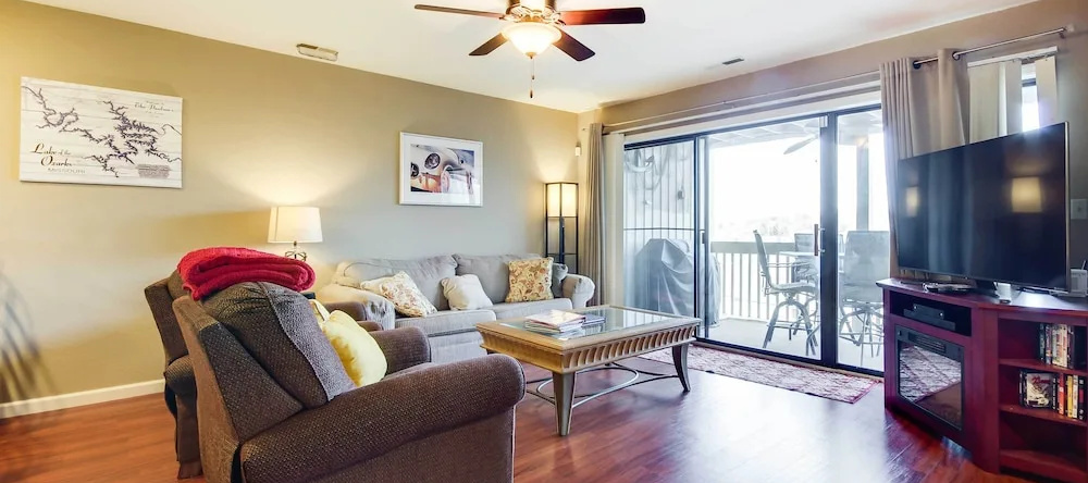 3 Pools! Lake-View Family Condo In Osage Beach, Осейдж-Бич — фото 1