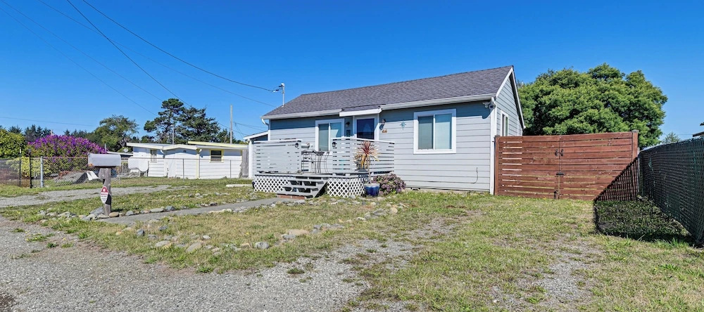 Updated Home 2 Mi To Beach In Crescent City!, Кресент-Сити — фото 1