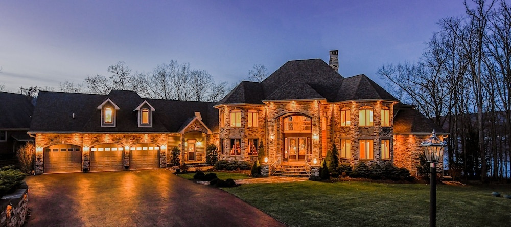 Preston on the Lake 5 Bedroom House, McHenry — photo 1