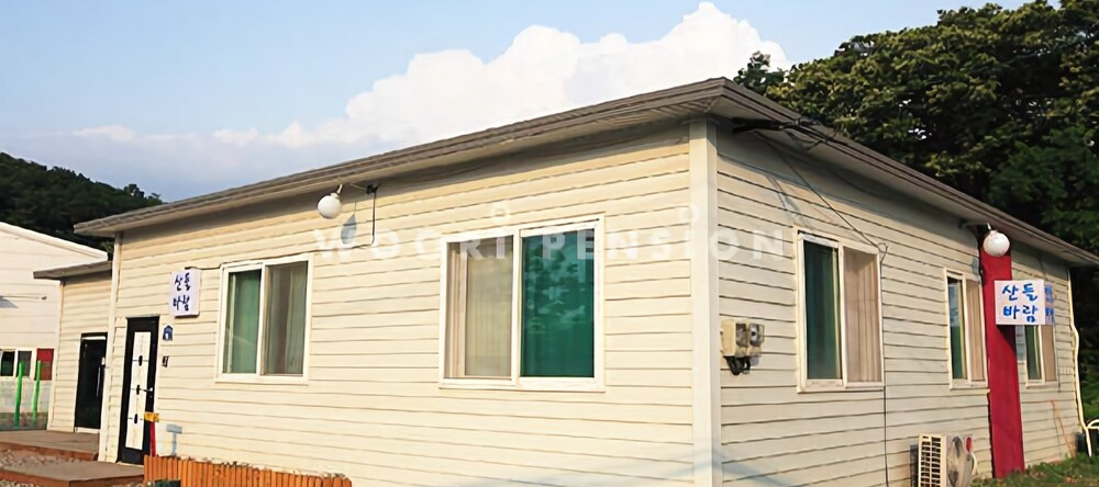 Paju Mountain Breeze Pension, 坡州 — 照片 1