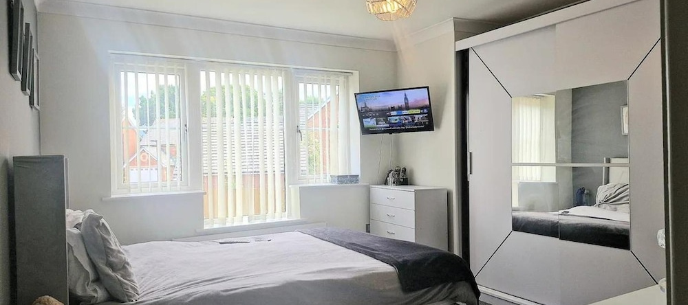 5-Bedroom Family Holiday Home Sleeps 7 Garden Parking Pet Friendly North Wales, Рудлен — фото 1