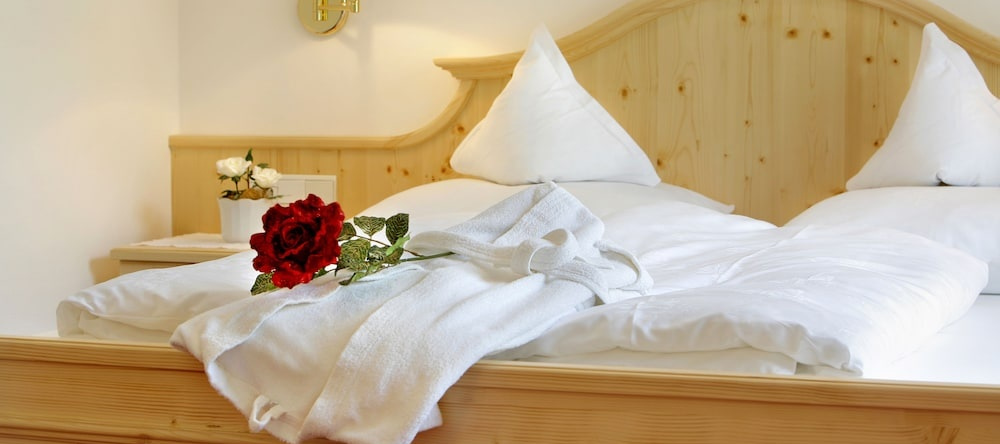 Hotel Tyrol, Scena — photo 1