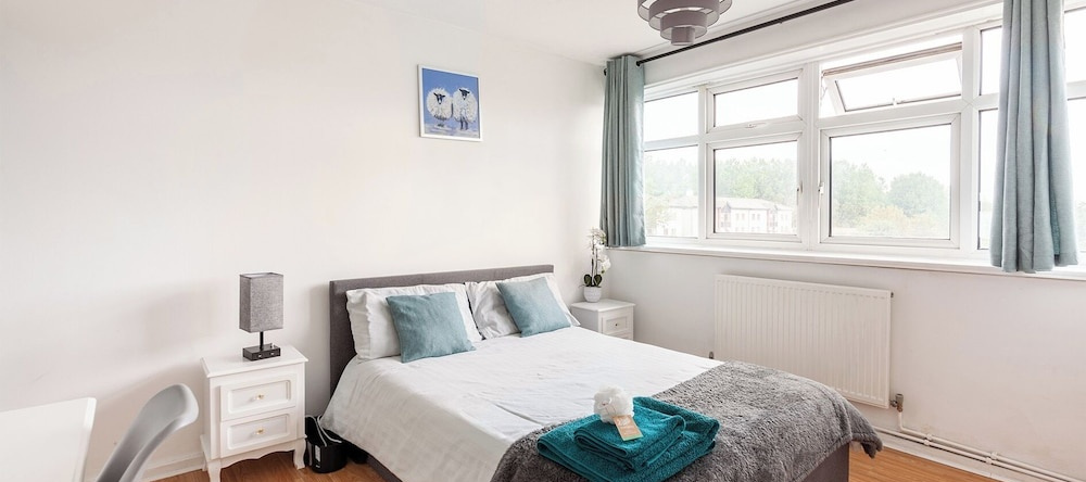 Spacious Home By Lee Valley Rafting Waltham Cross, Уолтем-Кросс — фото 1