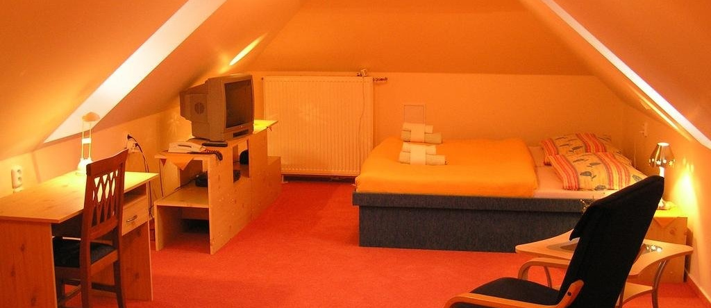 Hotel Mc Limon, Новы-Йичин — фото 1