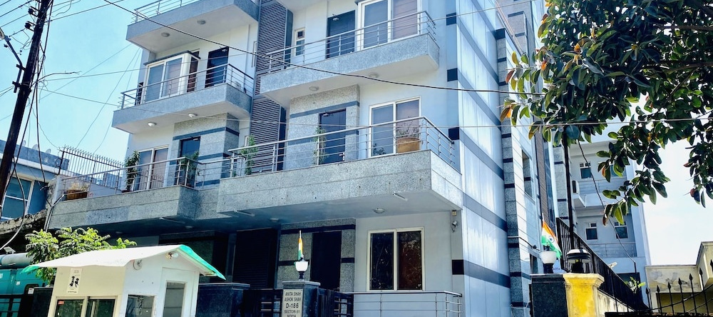 Qotel Hotel Noida Sector 51, Нойда — фото 1