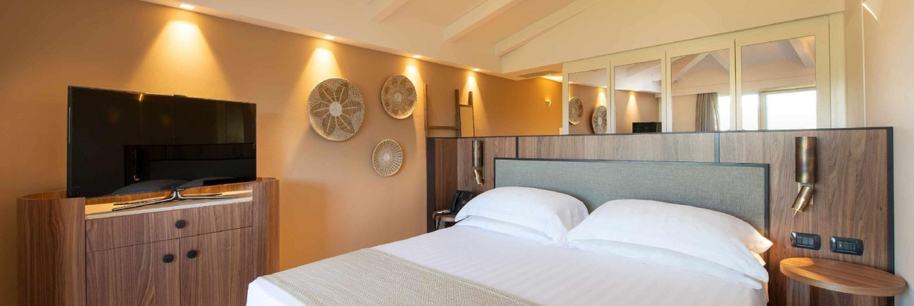 Baia di Chia Resort Sardinia, Curio Collection by Hilton, 多穆斯德玛丽亚 — 照片 1