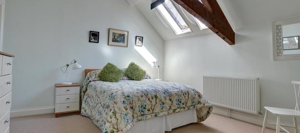 Unique Converted Barn in Hartfield, Hartfield — photo 1