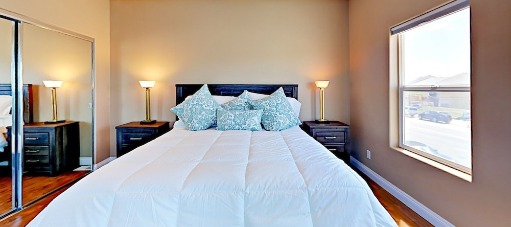 311 Pier Avenue Apartment 2 Bedrooms 1 Bathroom Apts, 奥希阿诺 — 照片 1