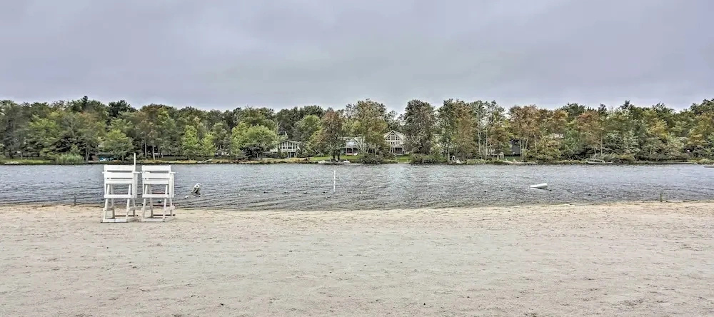 15 Mi to Camelback Ski Resort: Home w/ Deck!, Tobyhanna — photo 1