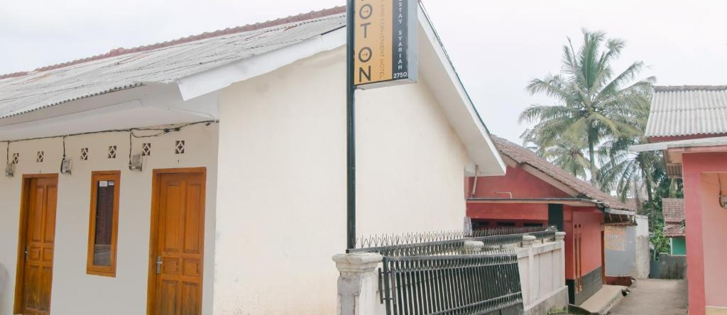 SPOT ON 2750 Ayu Homestay Syariah, Baros — photo 1