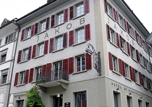 Jakob-Hotel Am Hauptplatz, 拉珀斯维尔-约纳 — 照片 1