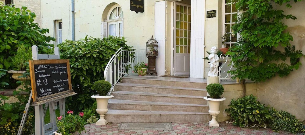 Logis Hôtel Le Plantagenêt, 希农 — 照片 1