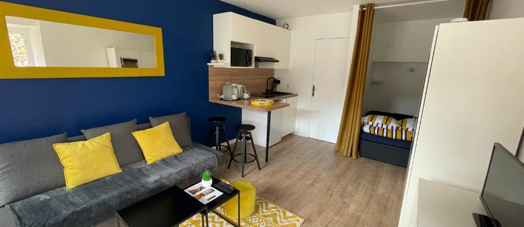 Appartement avec balcon et vue sur port - wifi privé - au dessus du Restaurant le Yackams, 拉罗什贝尔纳 — 照片 1