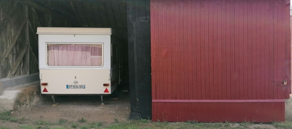 Caravane, Сен-Корней — фото 1