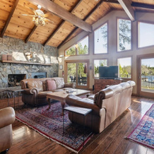 Dos Pinos - Spacious Lakefront Cabin w/ Game Room by Yosemite Region Resorts, 派恩山湖 — 照片 2