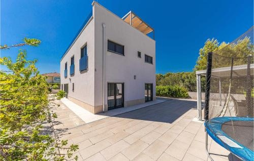 Five-Bedroom Holiday Home In Okrug Donji, Округ Доньи — фото 1