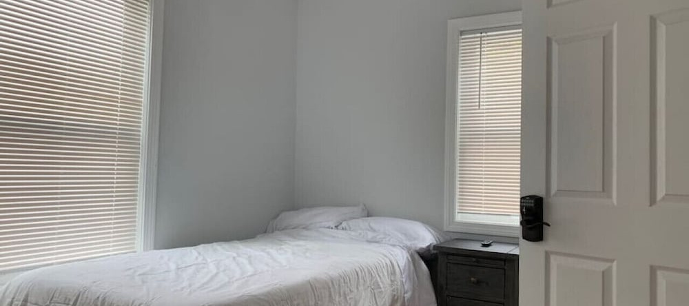 Twin XL Bed - Boston - RM 1, 斯托纳姆 — 照片 1