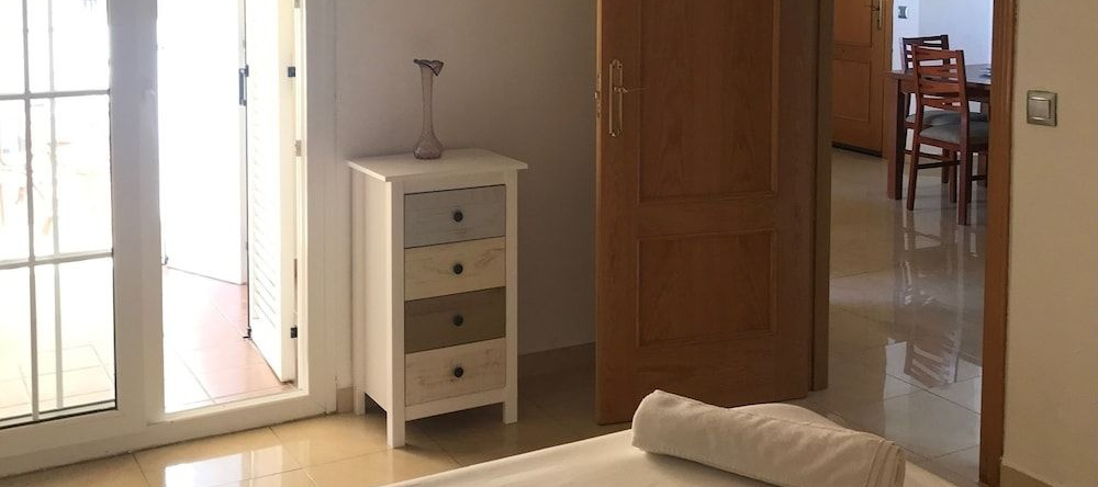 Espectacular residencial en 1ª linea con piscina, Los Puertas — photo 1