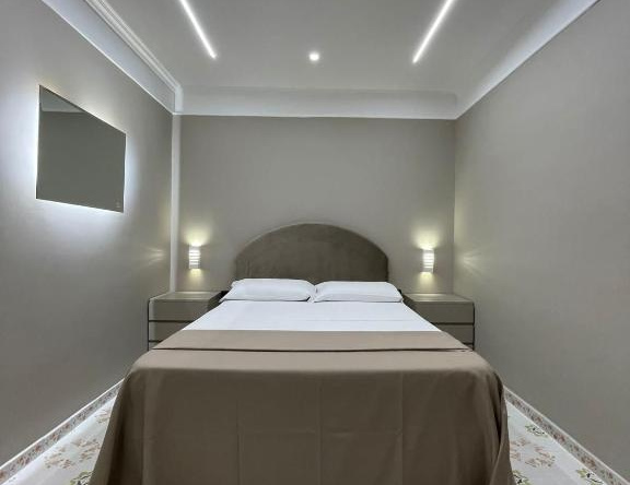 Hotel 2000, 坎帕尼亚的朱利亚诺 — 照片 1