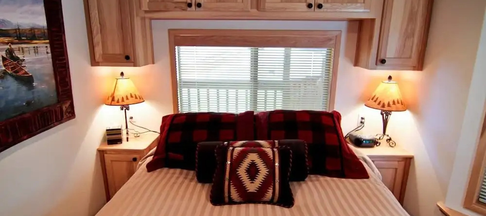 #47 & 48 Hyatt Lake Compound - Sleeps 9, Ashland — photo 1