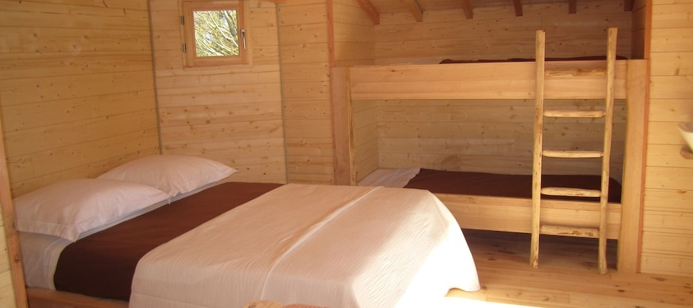 Cabanes Flottantes Du Lac De Pelisse, Дузэн — фото 1