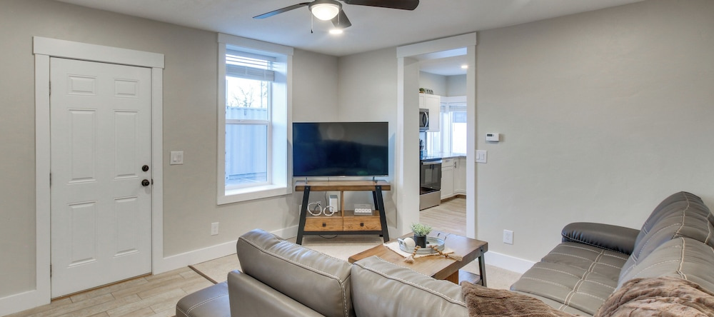 Stylish Logan Retreat W/ Smart Tv + Central A/C!, Логан — фото 1