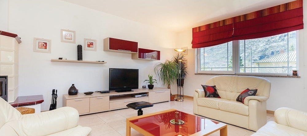 Apartment Jury, 特里巴尔 — 照片 1