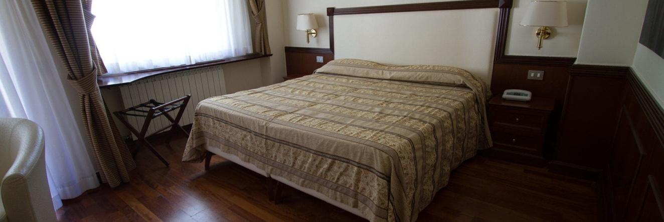 Hotel Corona, 佩斯卡塞罗利 — 照片 1