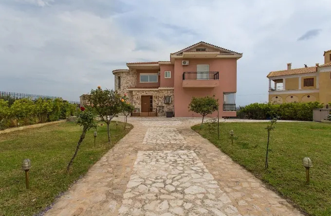 House With An Amazing View, Рафина-Пикермион — фото 1