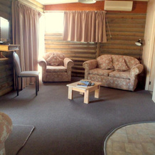 Lazy Acre Log Cabins, Lakes Entrance — photo 2