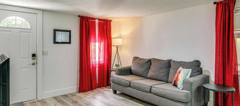 2 Mi to USC Campus: Peaceful Apartment w/ Yard, 西哥伦比亚 — 照片 1