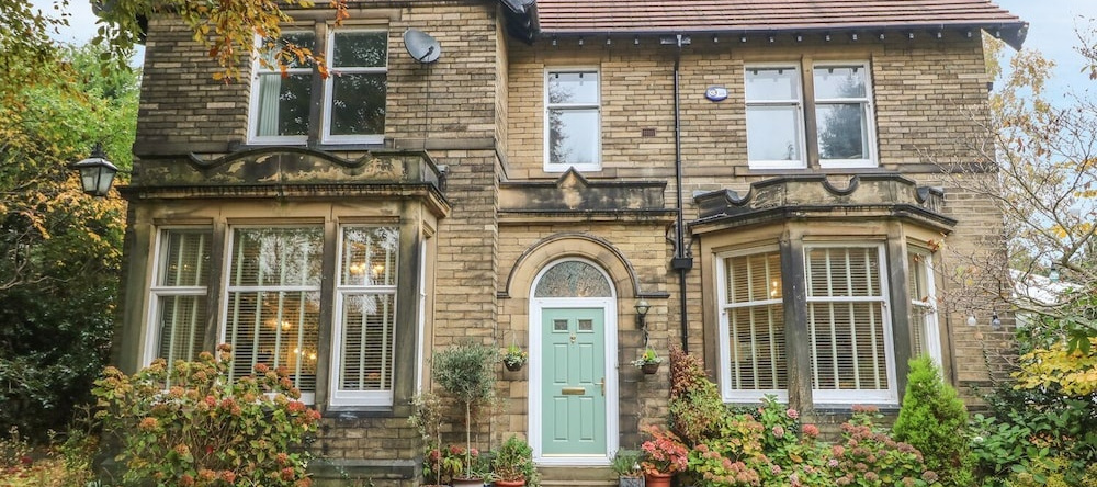 Lyndhurst, Brighouse, Бригхаус — фото 1