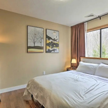 Luxury Home With Modern Finishes - Game Room & Hot Tub - Pocono Mountains 3 Bedroom Home by Redawning, 托比汉纳 — 照片 3
