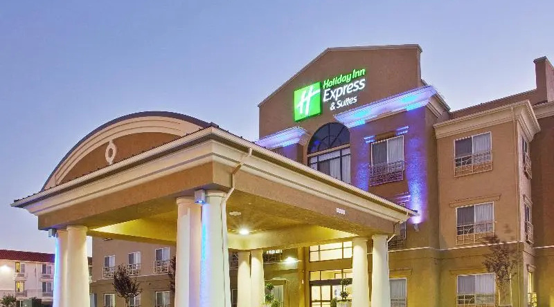 Holiday Inn Express & Suites Salinas, Salinas — photo 1