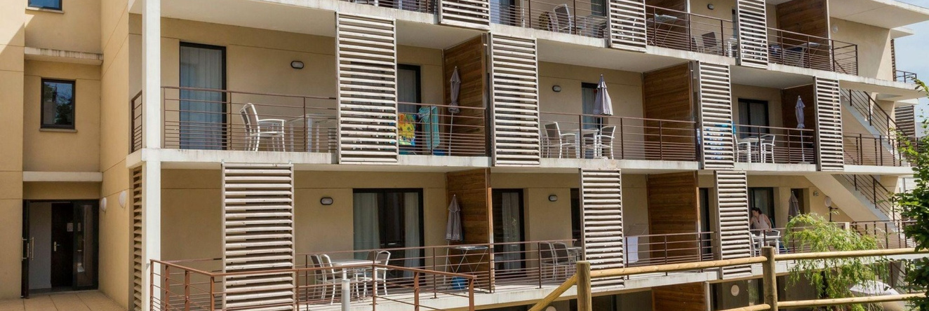 Modern apartment in the medieval Chinon in the Loire, 希农 — 照片 1