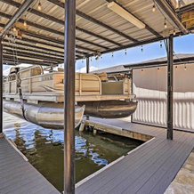 Lavish Lake House, Near Vineyards + Marinas!, Гранбери — фото 2