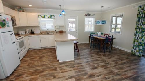 Camelot Hallett - 3 Br Home, Китти-Хаук — фото 1