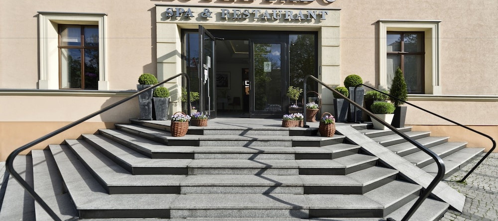 Hotel Fado Spa & Restaurant, 希维德尼察 — 照片 1