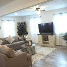 Newly Renovated, Modern 3 Bedroom 2 Bath Farmhouse in the City, Angleton — photo 2