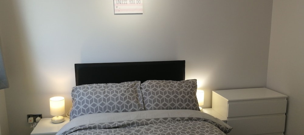 Bluewater House - Immaculate 4-bed in Greenhithe, Greenhithe — photo 1